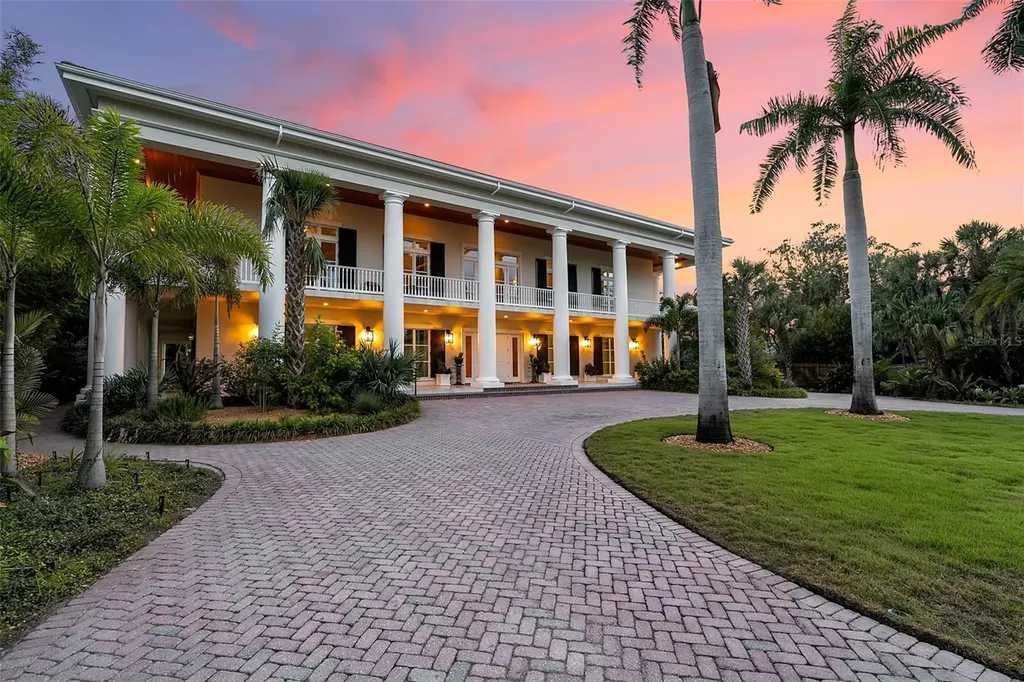 8132 Sanderling Road Sarasota FL 34242