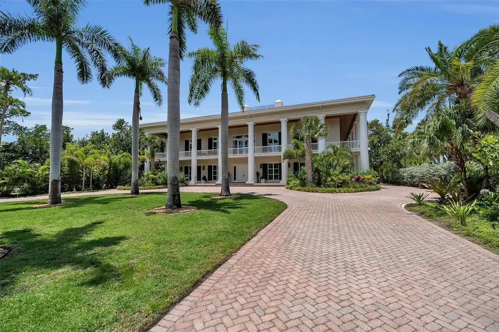 8132 Sanderling Road Sarasota FL 34242