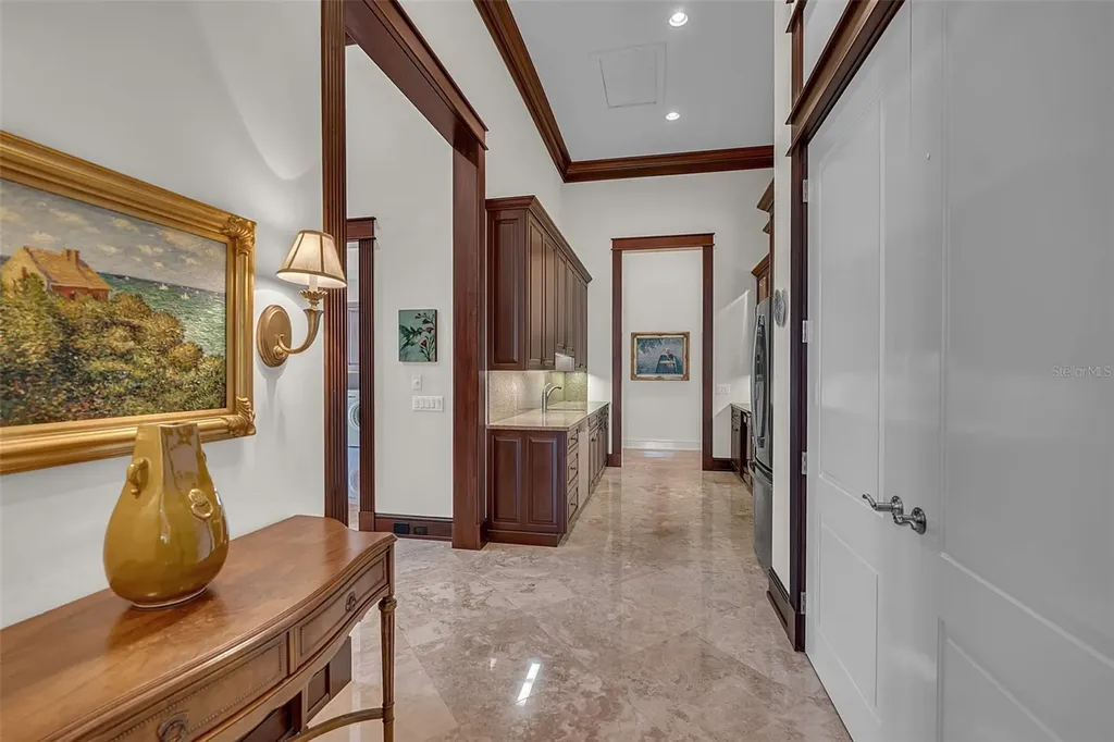 8132 Sanderling Road Sarasota FL 34242