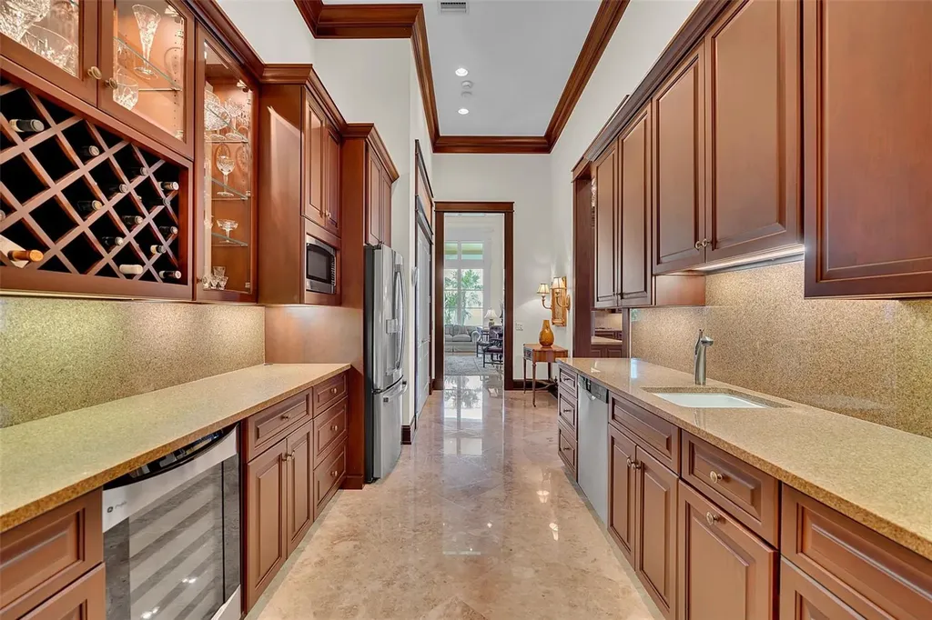 8132 Sanderling Road Sarasota FL 34242
