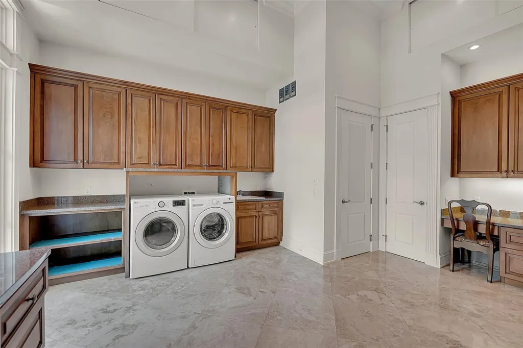 8132 Sanderling Road Sarasota FL 34242