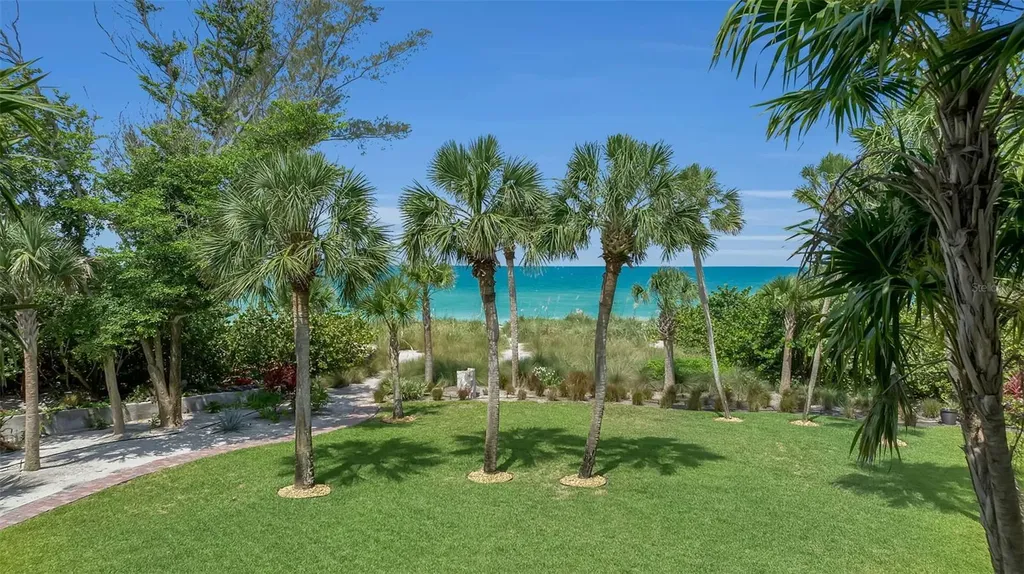 8132 Sanderling Road Sarasota FL 34242