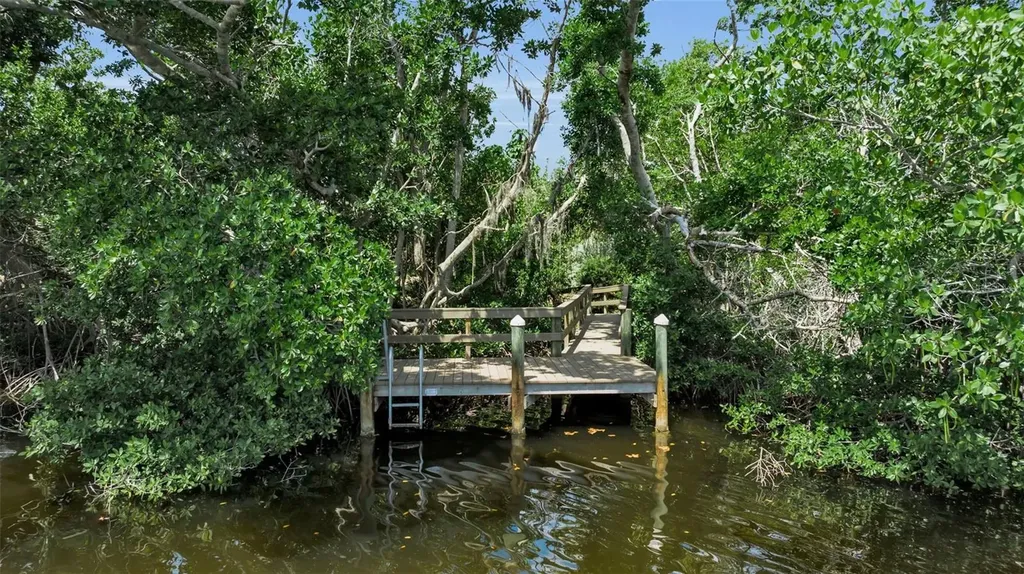 8132 Sanderling Road Sarasota FL 34242