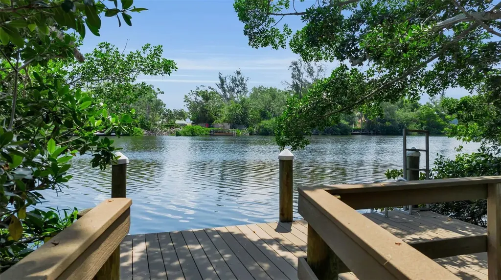 8132 Sanderling Road Sarasota FL 34242