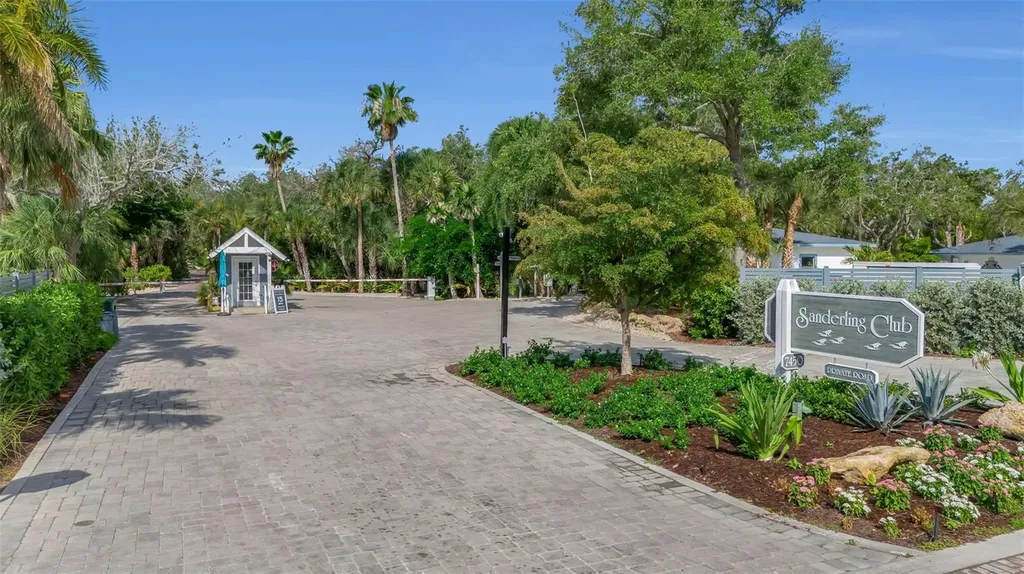 8132 Sanderling Road Sarasota FL 34242