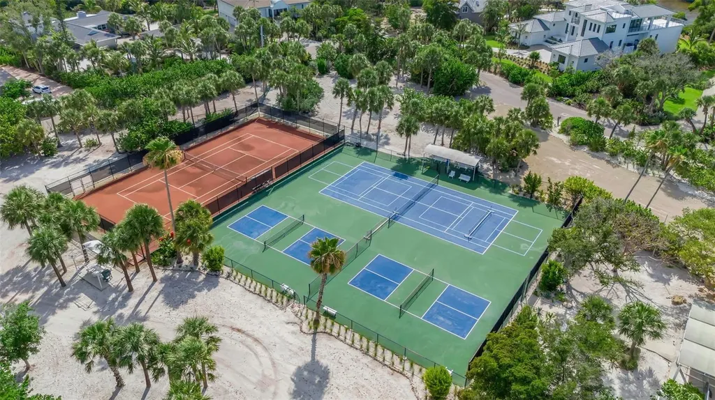 8132 Sanderling Road Sarasota FL 34242