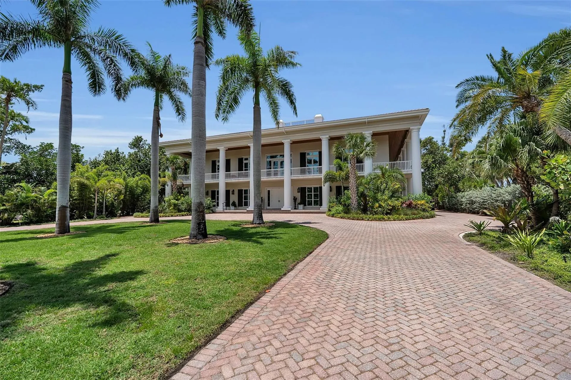 8132 Sanderling Road Sarasota FL 34242