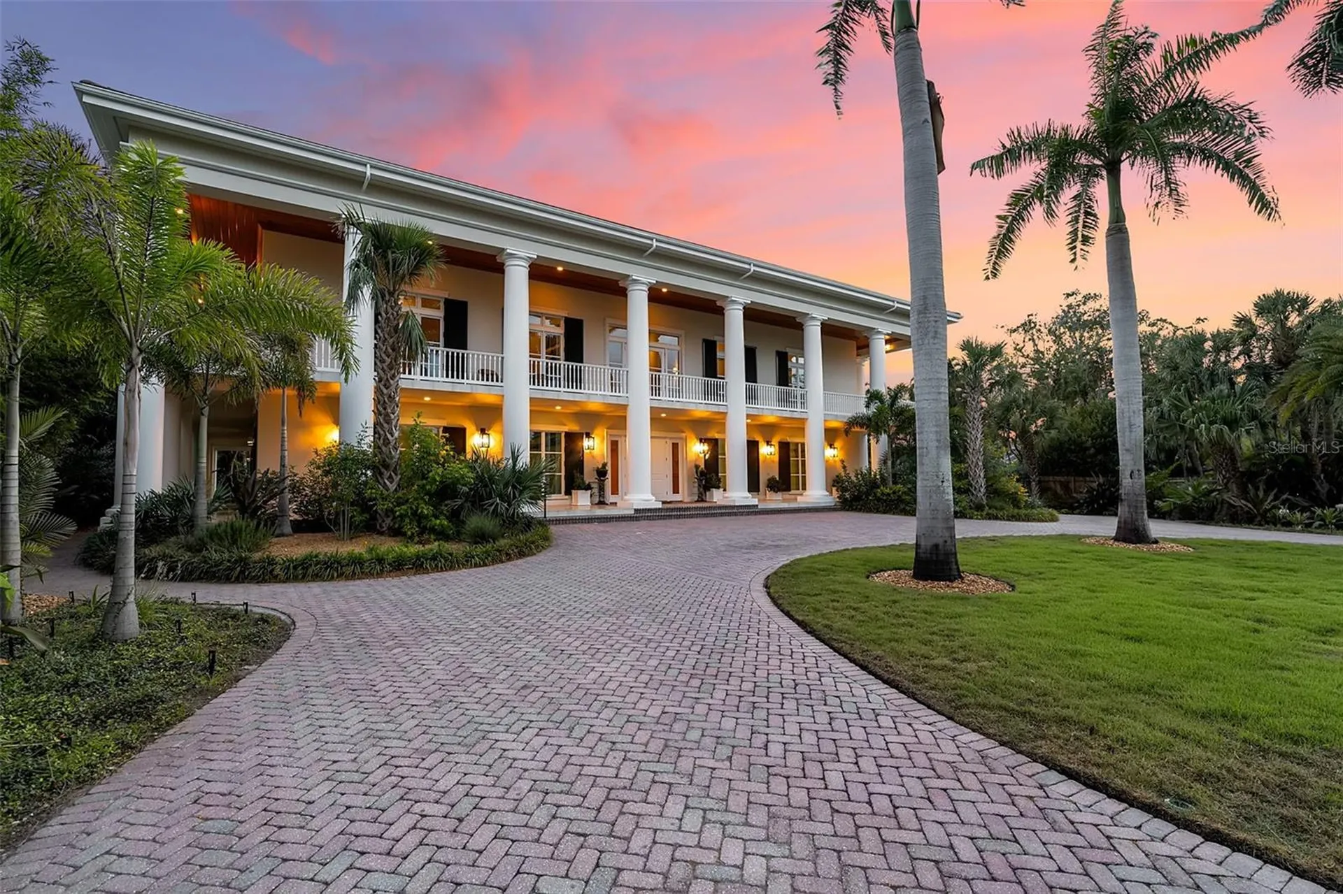 8132 Sanderling Road Sarasota FL 34242