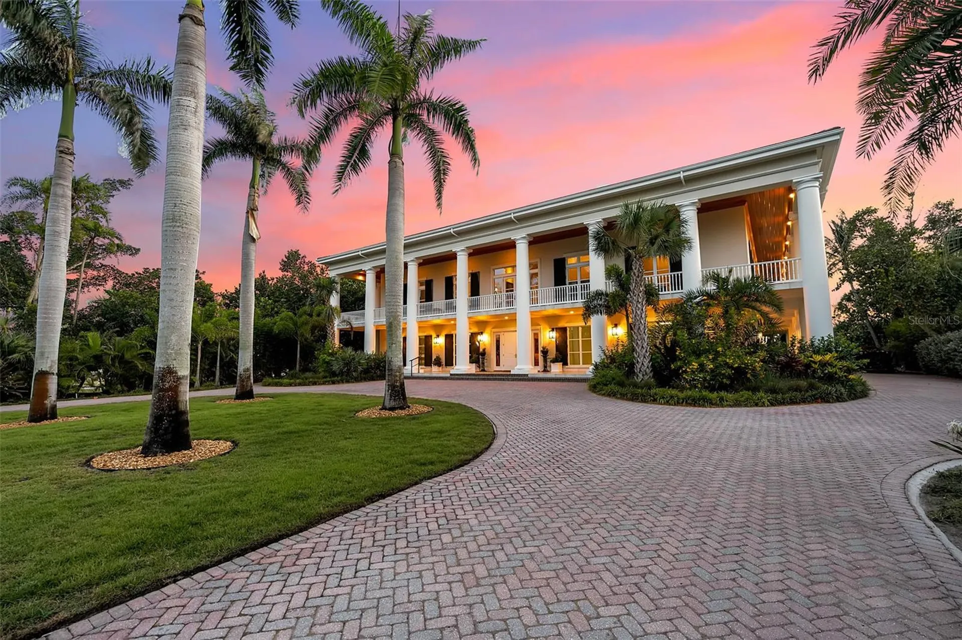 8132 Sanderling Road Sarasota FL 34242