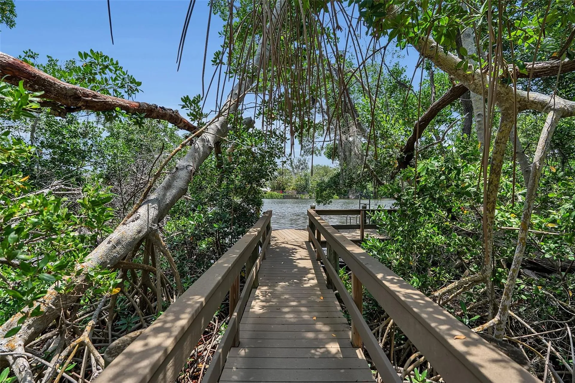 8132 Sanderling Road Sarasota FL 34242