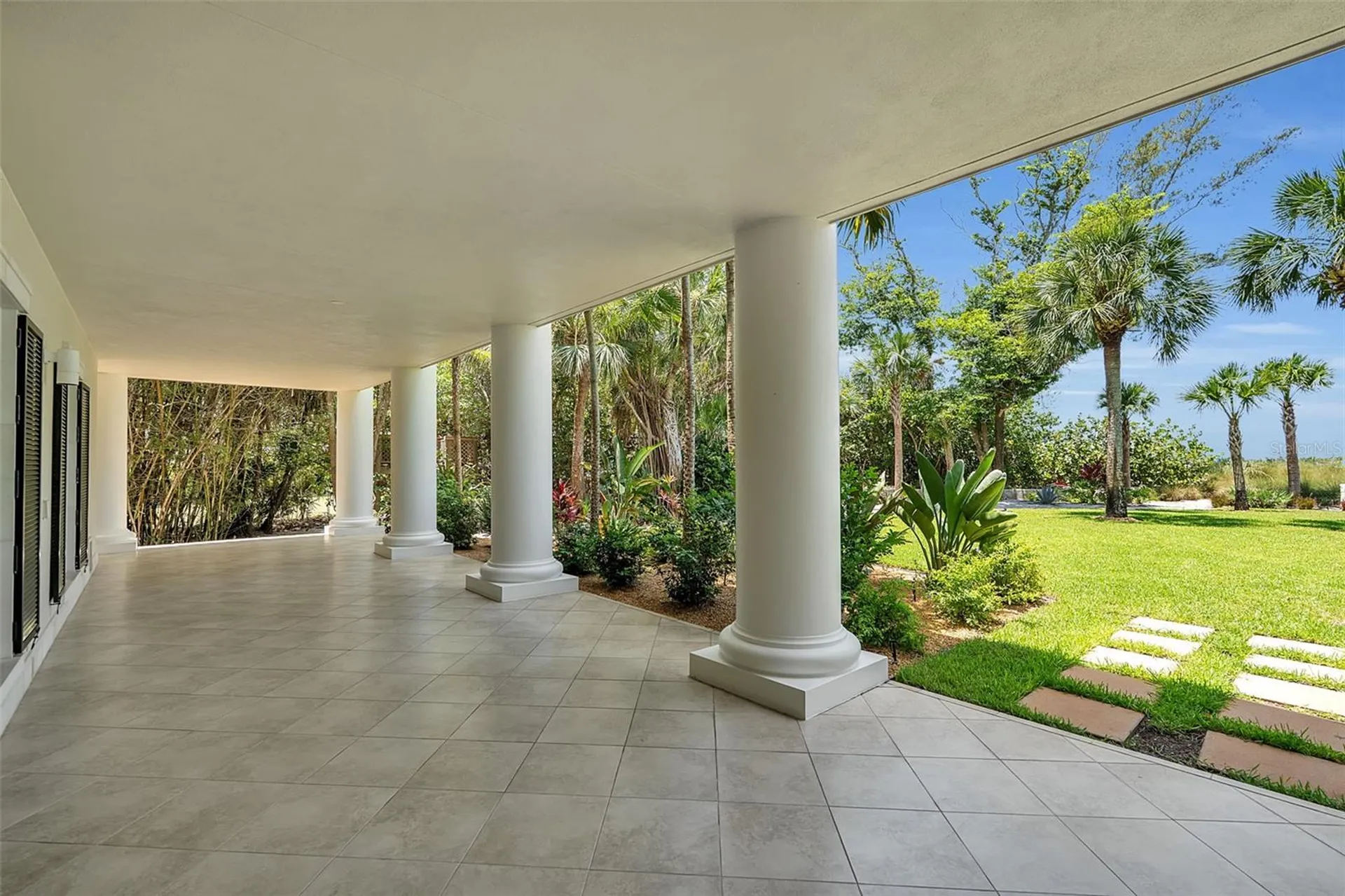 8132 Sanderling Road Sarasota FL 34242