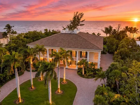 8132 Sanderling Road Sarasota FL 34242