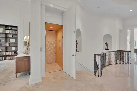 8132 Sanderling Road Sarasota FL 34242