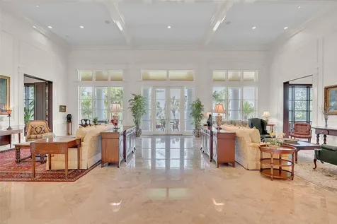 8132 Sanderling Road Sarasota FL 34242