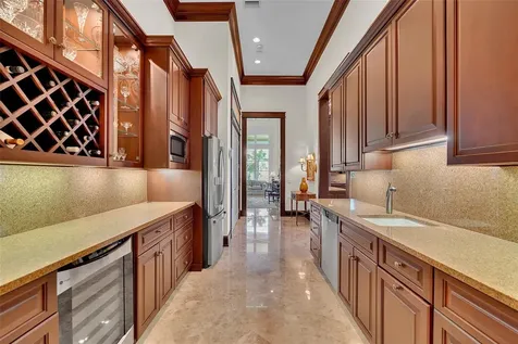 8132 Sanderling Road Sarasota FL 34242
