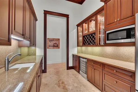 8132 Sanderling Road Sarasota FL 34242