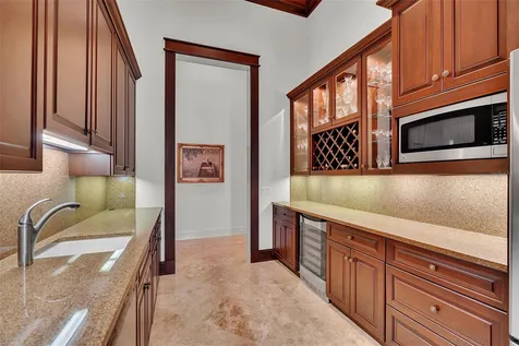 8132 Sanderling Road Sarasota FL 34242