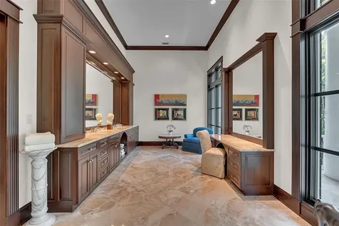 8132 Sanderling Road Sarasota FL 34242