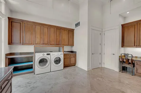 8132 Sanderling Road Sarasota FL 34242