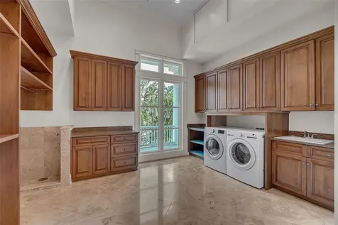 8132 Sanderling Road Sarasota FL 34242