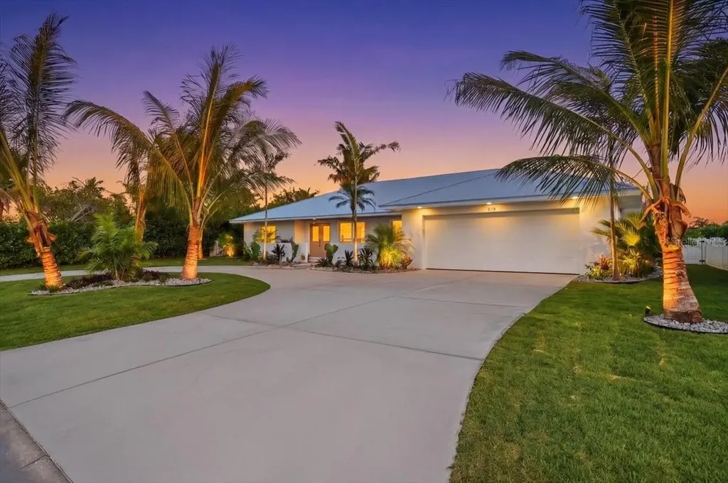 618 Gladstone Lane Holmes Beach FL 34217