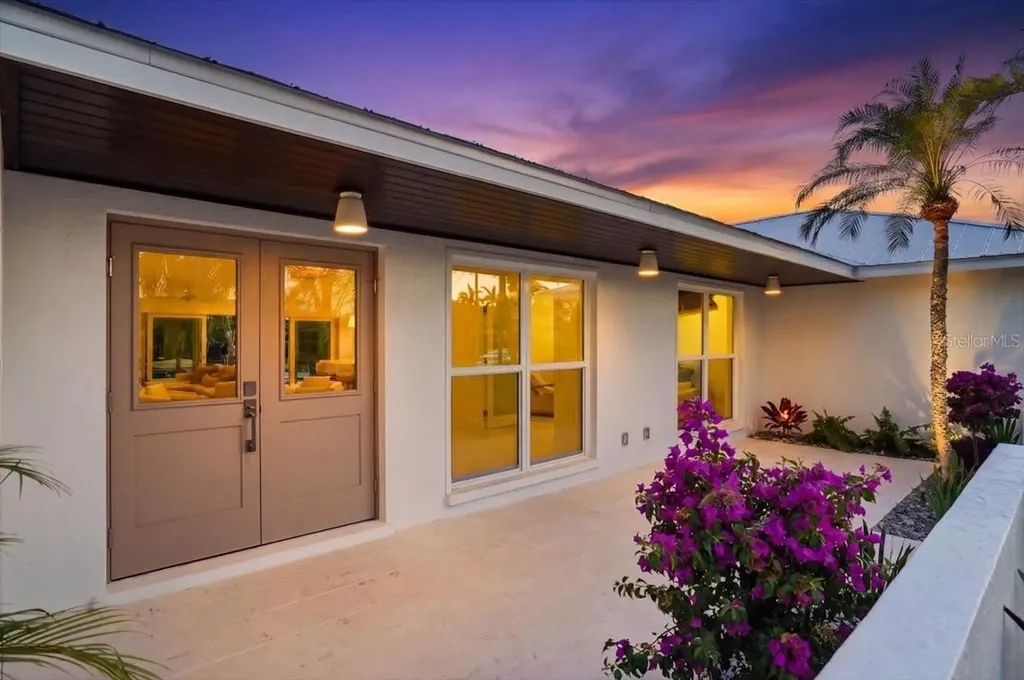 618 Gladstone Lane Holmes Beach FL 34217