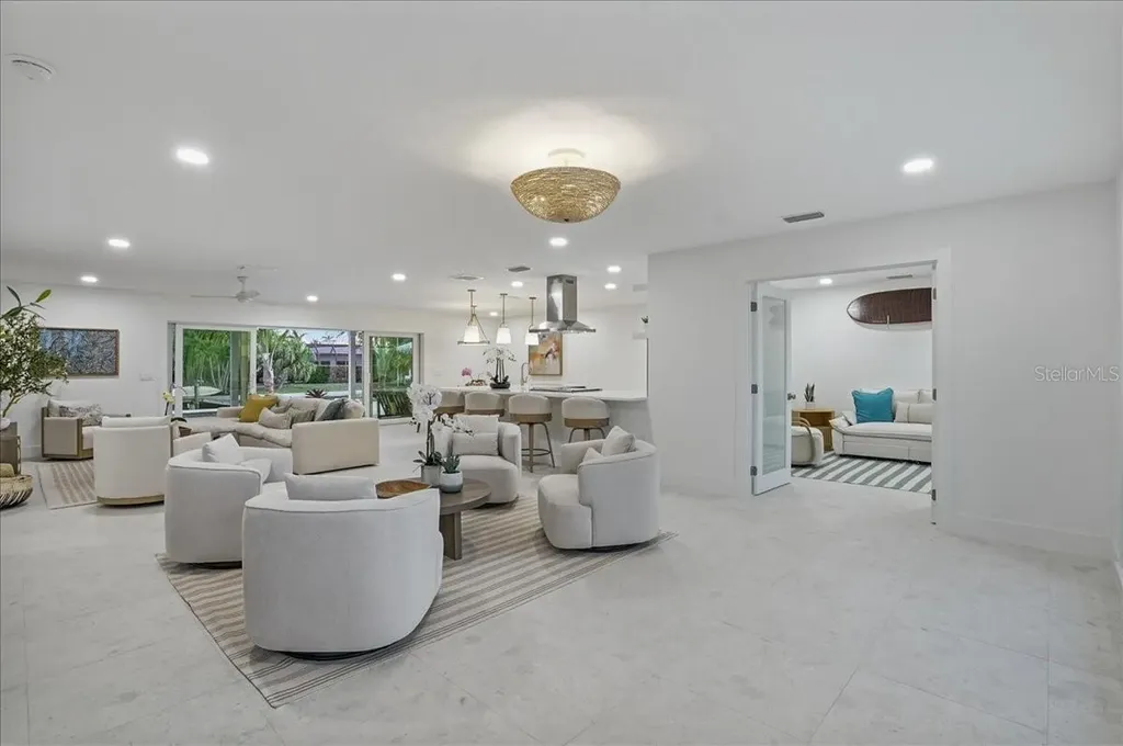 618 Gladstone Lane Holmes Beach FL 34217