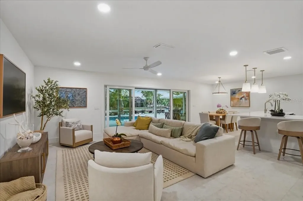 618 Gladstone Lane Holmes Beach FL 34217