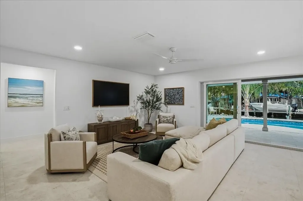 618 Gladstone Lane Holmes Beach FL 34217