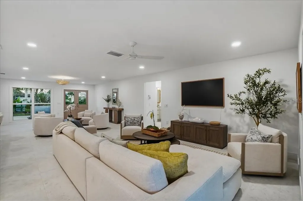 618 Gladstone Lane Holmes Beach FL 34217