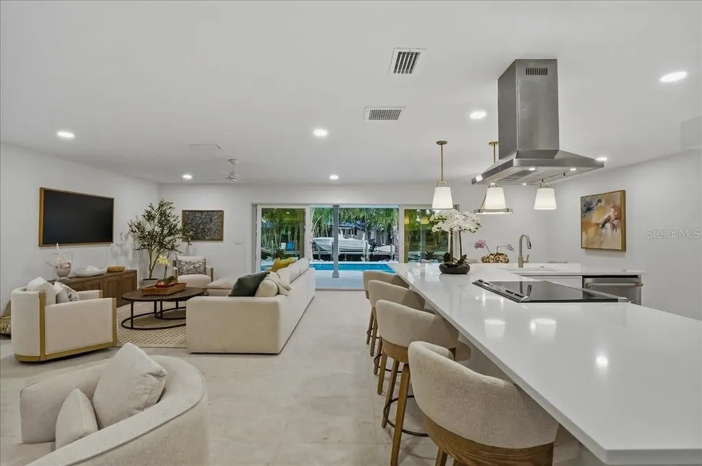 618 Gladstone Lane Holmes Beach FL 34217