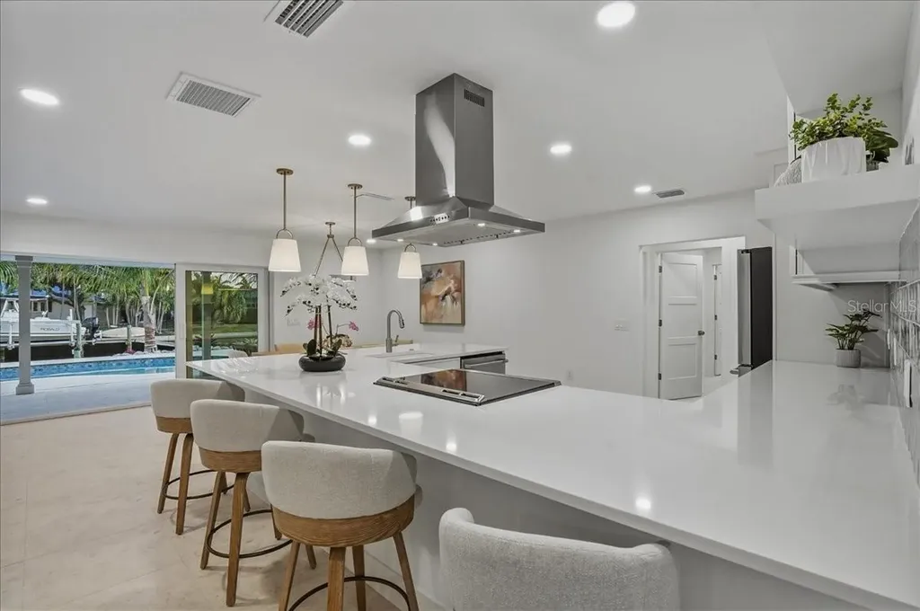 618 Gladstone Lane Holmes Beach FL 34217