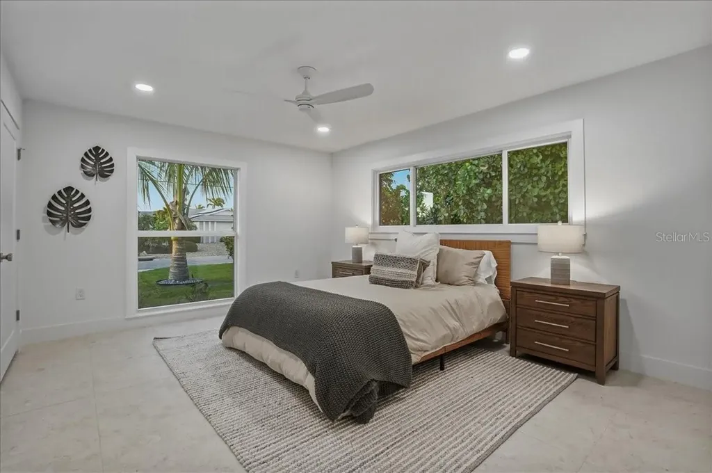 618 Gladstone Lane Holmes Beach FL 34217