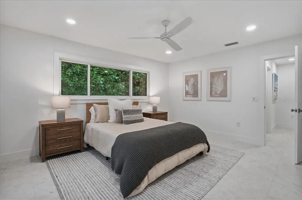 618 Gladstone Lane Holmes Beach FL 34217