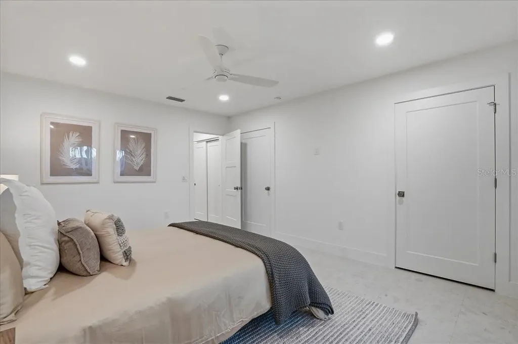 618 Gladstone Lane Holmes Beach FL 34217