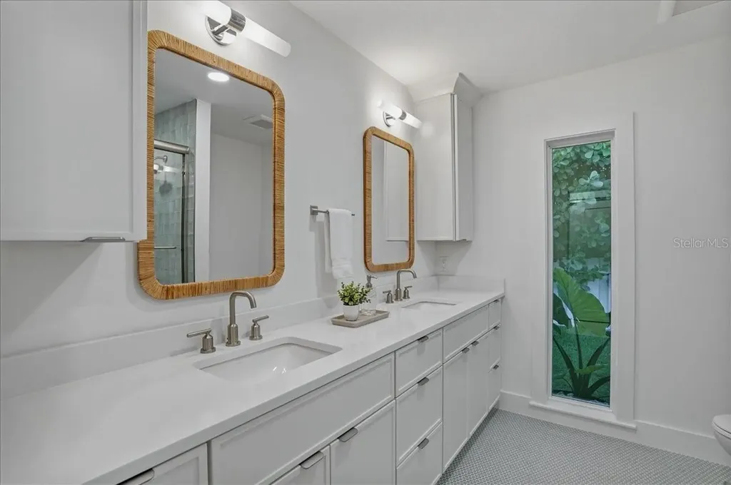 618 Gladstone Lane Holmes Beach FL 34217