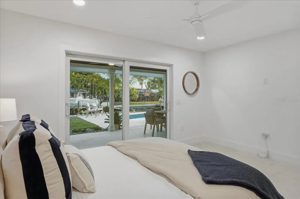 618 Gladstone Lane Holmes Beach FL 34217