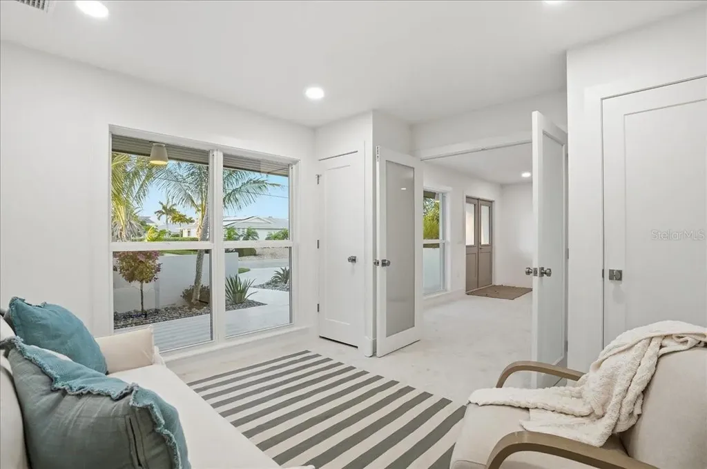 618 Gladstone Lane Holmes Beach FL 34217