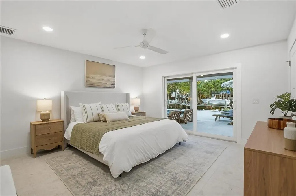 618 Gladstone Lane Holmes Beach FL 34217