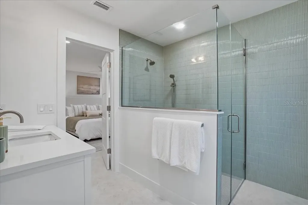 618 Gladstone Lane Holmes Beach FL 34217