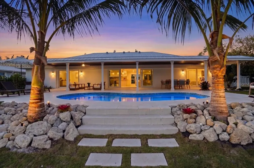 618 Gladstone Lane Holmes Beach FL 34217