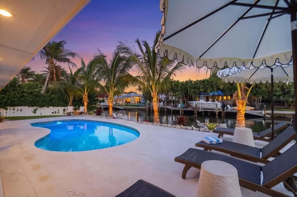 618 Gladstone Lane Holmes Beach FL 34217