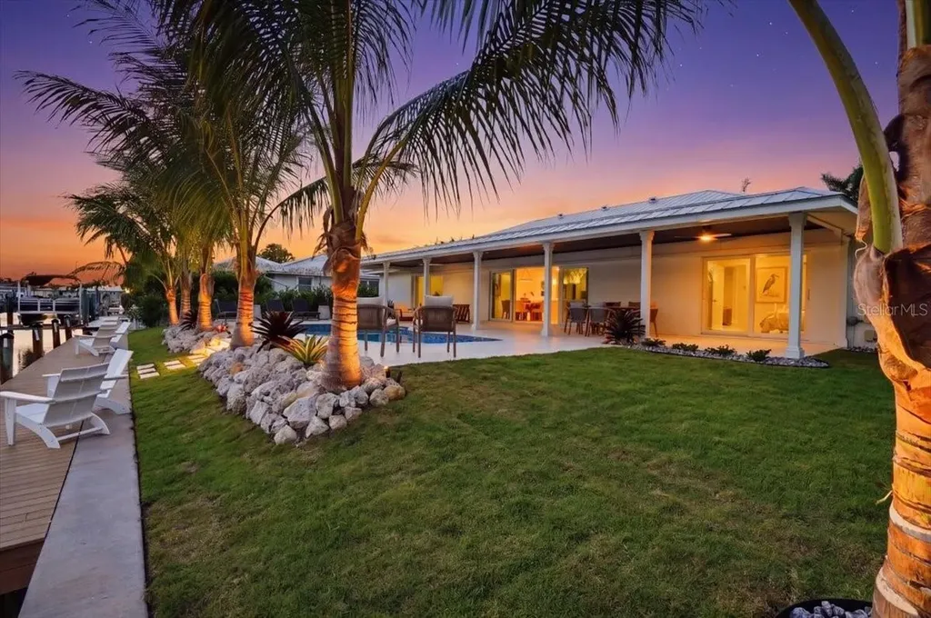 618 Gladstone Lane Holmes Beach FL 34217