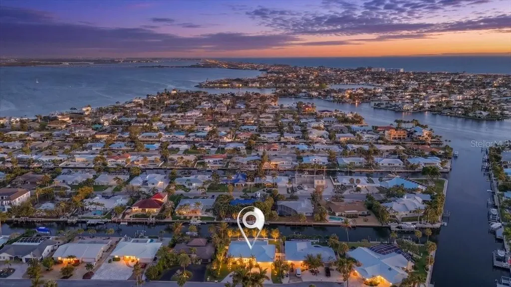 618 Gladstone Lane Holmes Beach FL 34217