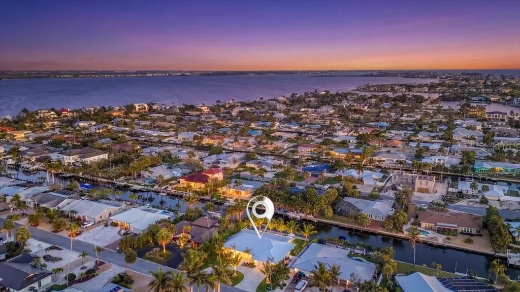 618 Gladstone Lane Holmes Beach FL 34217
