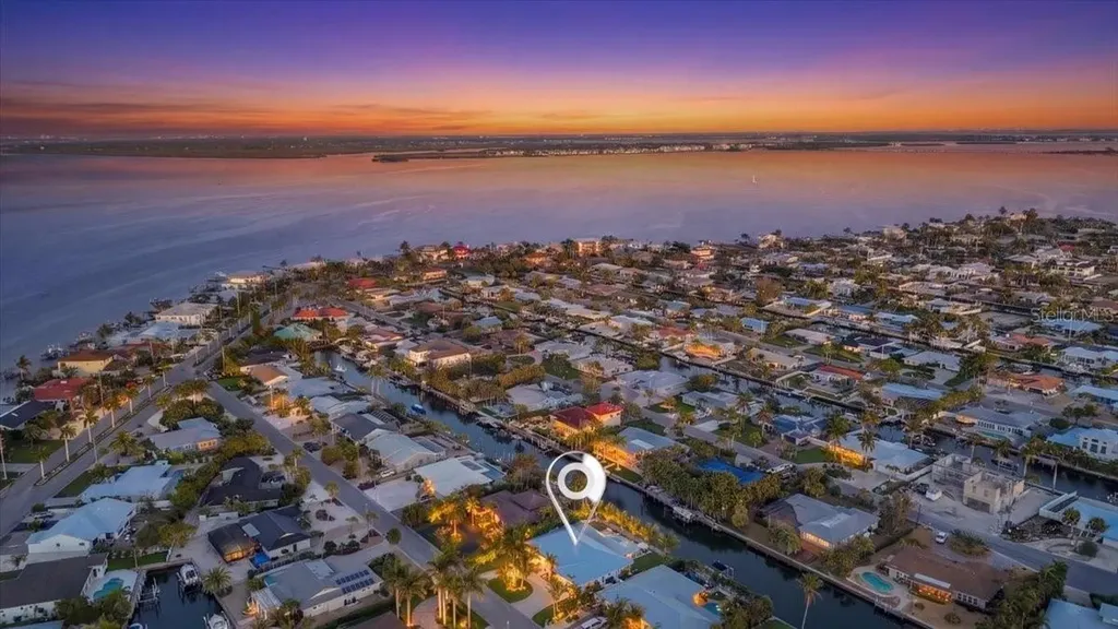618 Gladstone Lane Holmes Beach FL 34217