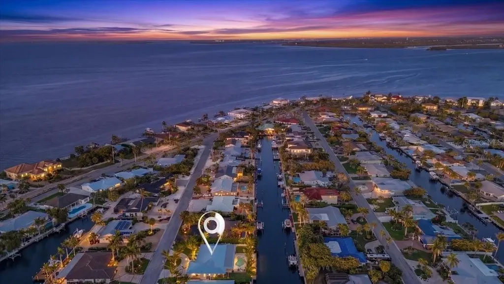618 Gladstone Lane Holmes Beach FL 34217