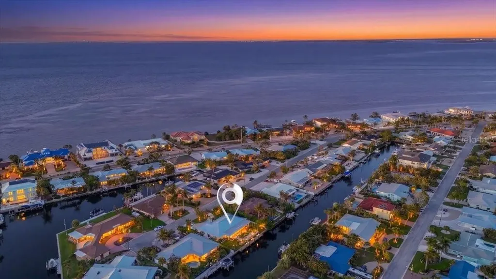 618 Gladstone Lane Holmes Beach FL 34217