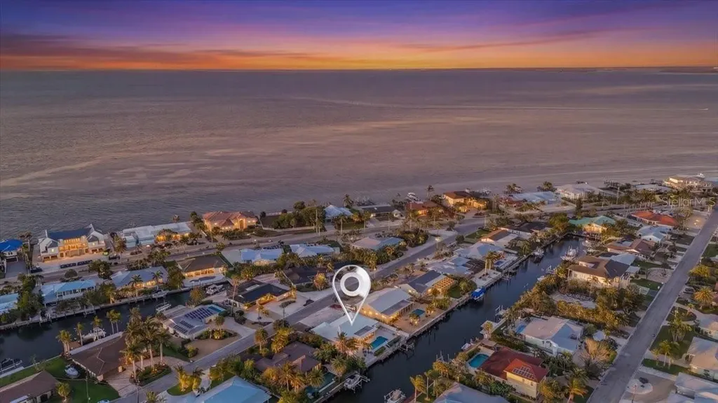 618 Gladstone Lane Holmes Beach FL 34217