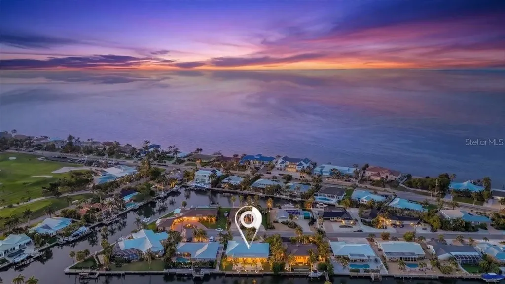 618 Gladstone Lane Holmes Beach FL 34217